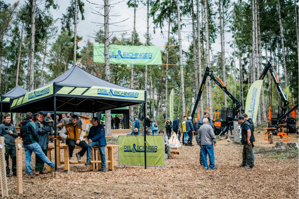 Fachexkursion &bdquo;Projektfl&auml;che Klimafitter Wald&ldquo; zeigt neue Techniken und Verfahren im Praxiseinsatz