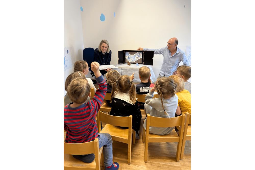 DWA-Papiertheater &bdquo;Aufregung im Abwasserrohr&ldquo; 